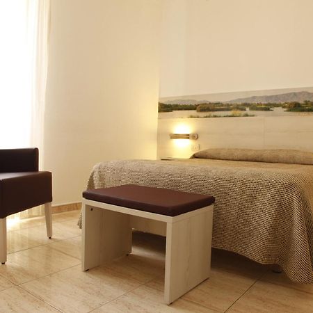 Hotel Canet Castello  D'Empuries Exteriör bild